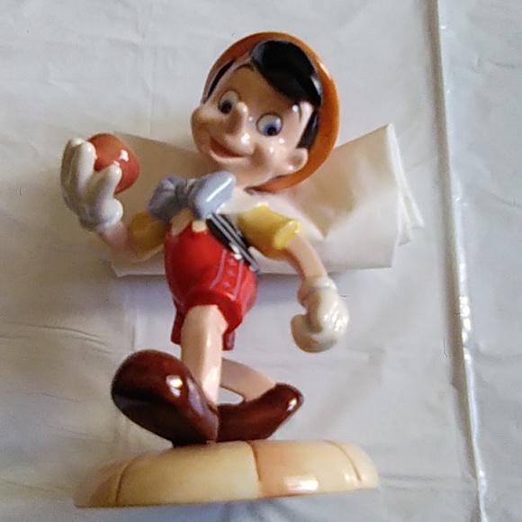 Walt Disney's Royal Dolton Porcelain Pinocchio - Picture 7 of 13